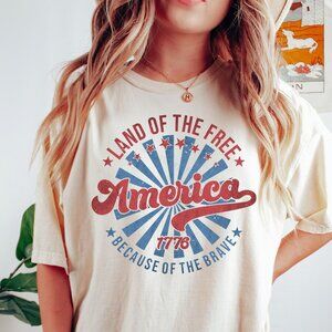 NEW Retro American Land Of The Free Because of The Brave USA July 4 Graphic Tee